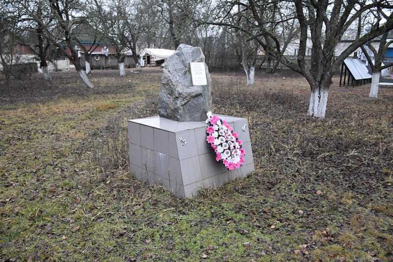 Фото 22 грудня 2019 р. з сайту commons.wikimedia.org Зверніть увагу – на фото… Пам’ятник канонірському човну…