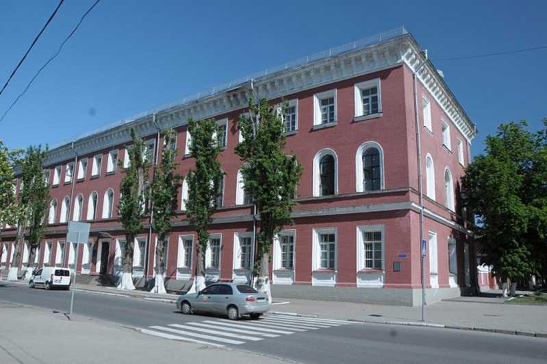 Фото 5 травня 2017 р. з сайту commons.wikimedia.org Штабний корпус 1848 р.… Штабний корпус