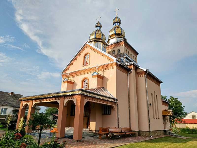 Фото 5 липня 2023 р. з сайту uk.wikipedia.org с. Бердихів. Яворівський. … Церква св.Миколи