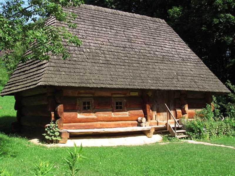 Фото 28 червня 2017 р. з сайту commons.wikimedia.org Хата 1886 р. із… Хата із с.Синевирська Поляна