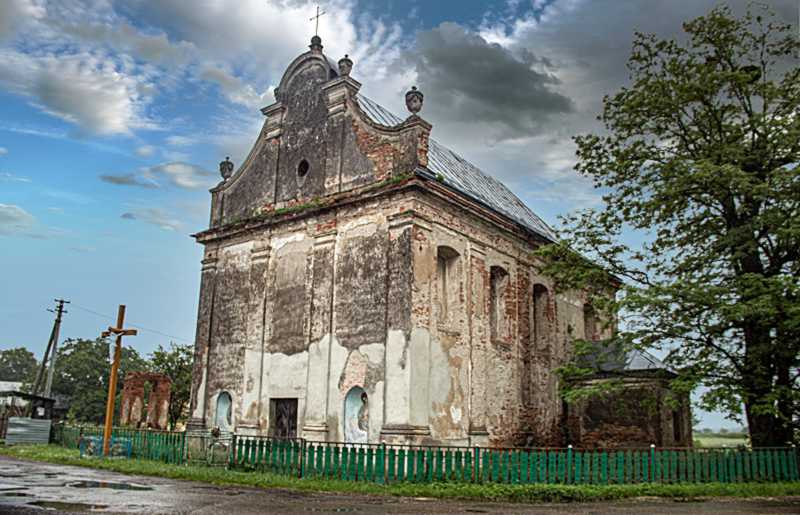 Фото 14 червня 2020 р. з сайту commons.wikimedia.org Костел кін.18 ст.… Костел Успіння