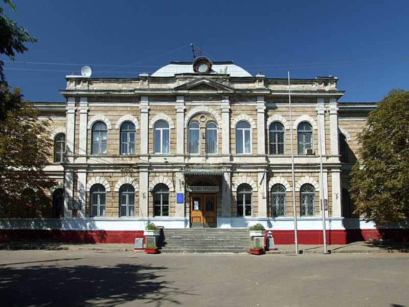 Фото 23 серпня 2010 р. з сайту commons.wikimedia.org Вулиця Вадима… Мкріїнська гімназія