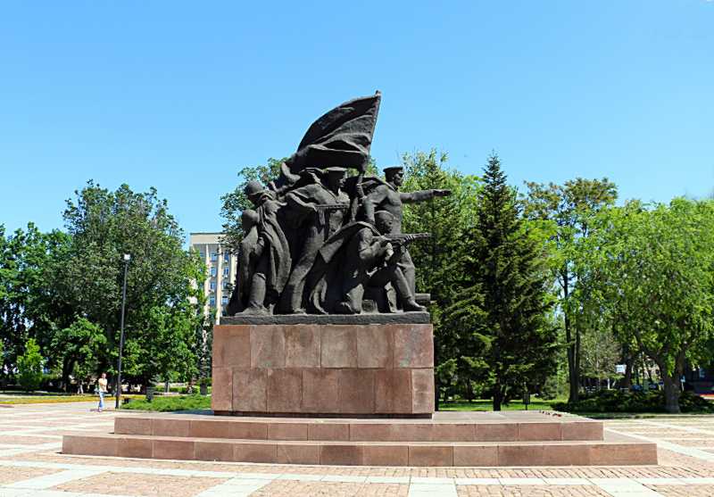 Фото 24 травня 2015 р. з сайту uk.wikipedia.org Меморiальний комплекс на… Пам’ятник десанту 1944 р.