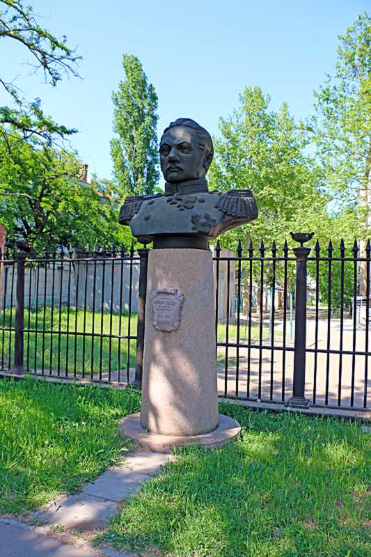 Пам’ятник Ф. Беллінсгаузену