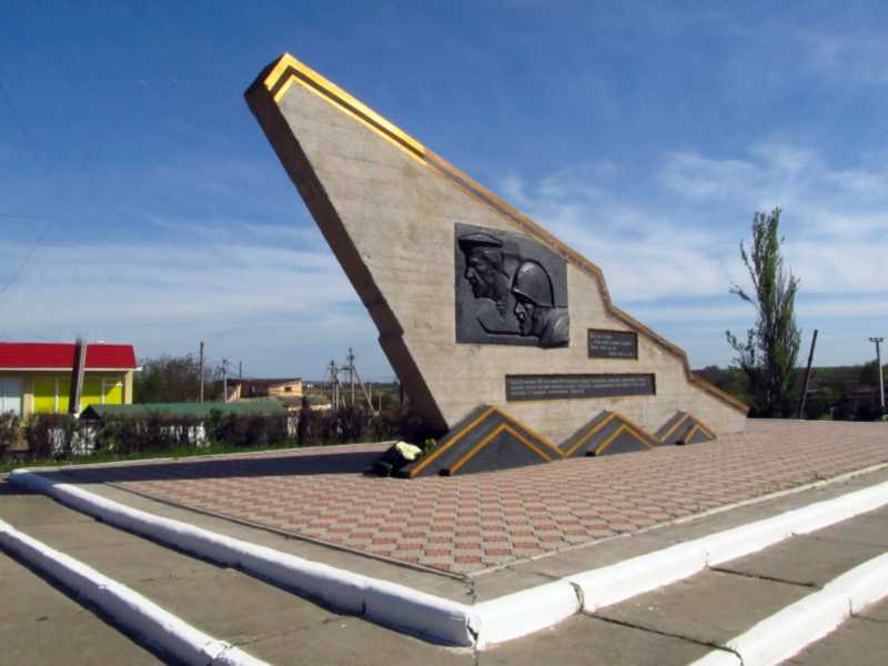 Фото 26 квітня 2014 р. з сайту uk.wikipedia.org У 1966-1967 роках на честь… Пам’ятник десанту 1941 р.