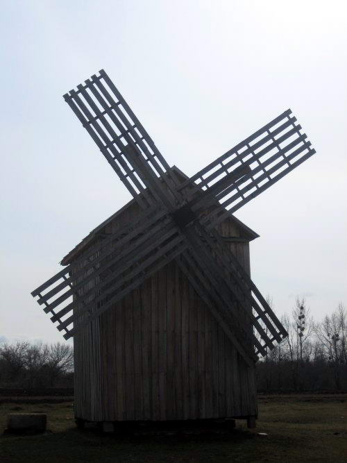 Новозбудований вітряк