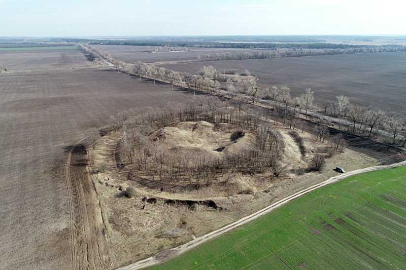 Аерофото Олексія Короті 5 березня 2020 р. з сайту commons.wikimedia.org … Майдан Розрита Могила