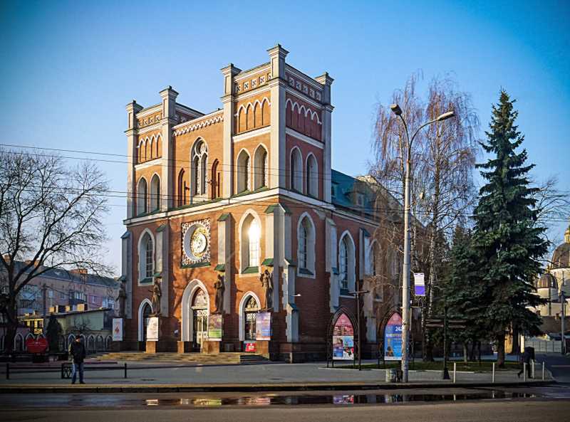 Фото 31 березня 2019 р. з сайту commons.wikimedia.org Костел закінчено… Костел св. Антонія