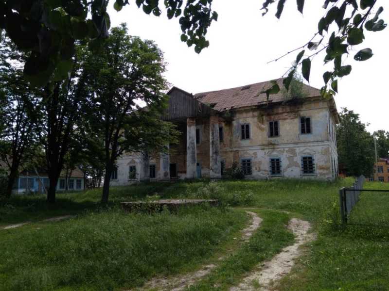 Збудовано в 1-й чв. 19 ст. Світлана Калько Неоптимістична історія з… Палац Красіцьких