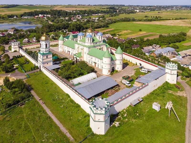 Аерофото з сайту facebook.com опублікував Дмитро Вортман 24 грудня 2024 р. … Монастир св.Трійці