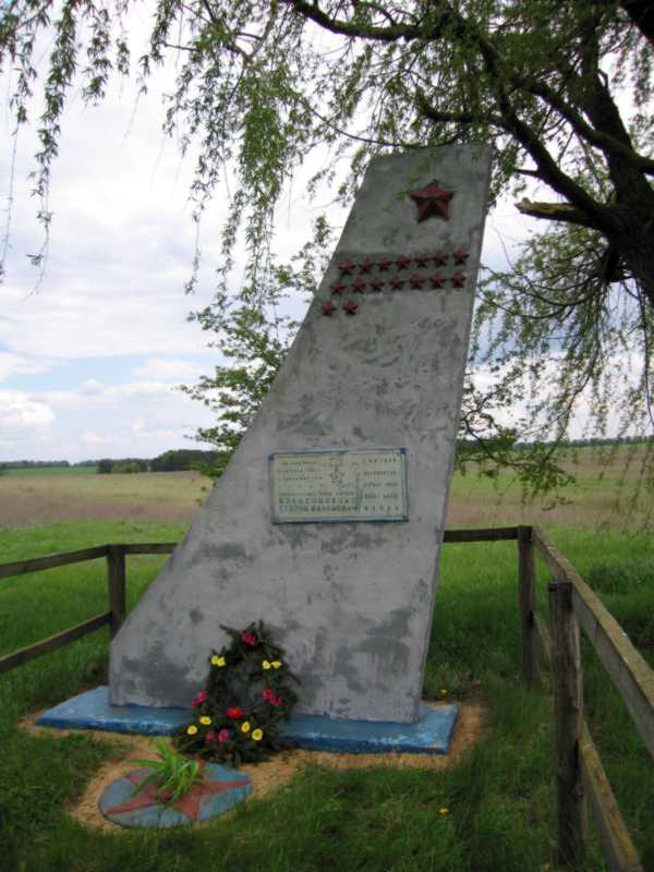 Фото Андрія Гриценка 13 травня 2008 р. з сайту commons.wikimedia.org Пам’ятне… Пам’ятне місце загибелі Колесниченка…