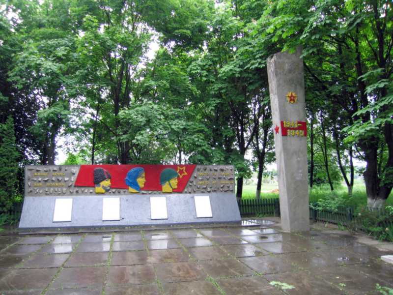 Фото Андрія Гриценка 3 червня 2008 р. з сайту commons.wikimedia.org Пам’ятний… Пам’ятний знак