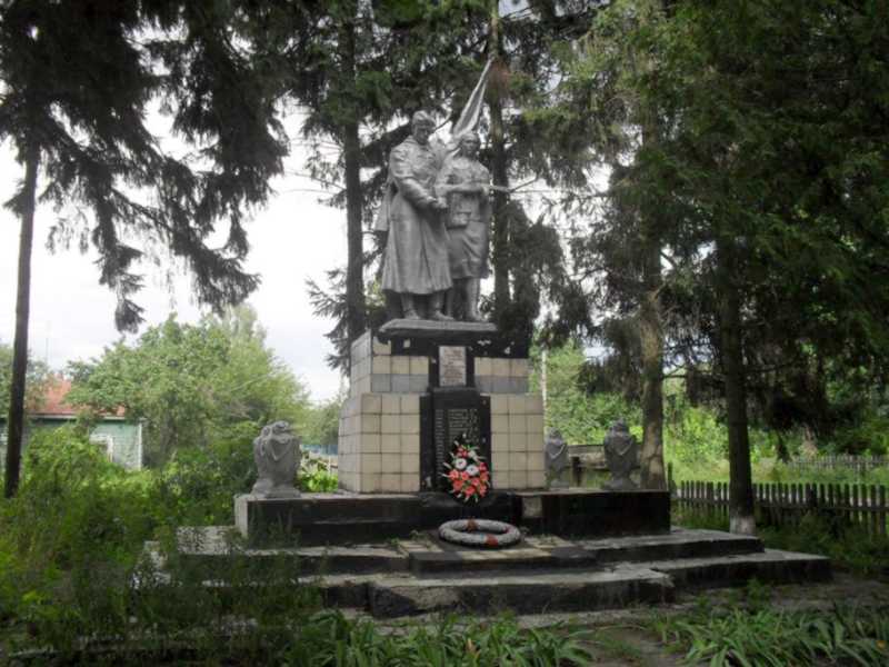 Братська могила (2). Фото 5 серпня 2011 р. з сайту commons.wikimedia.org … Братські могили радянських воїнів