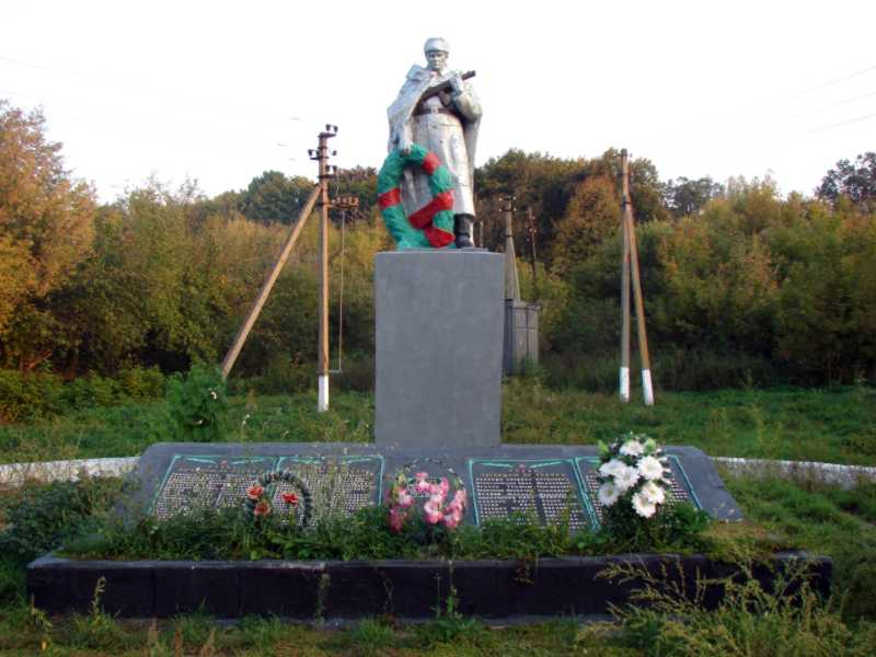 Фото 27 вересня 2012 р. з сайту commons.wikimedia.org Меморіальний комплекс:… Меморіальний комплекс (2)