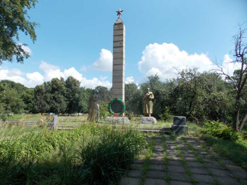 Фото з сайту commons.wikimedia.org, опубліковане 19 вересня 2013 р. … Меморіальний комплекс