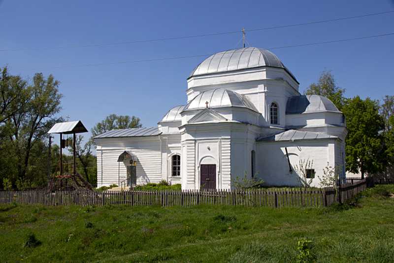 Фото Дмитра Петішкіна 8 травня 2014 р. з сайту commons.wikimedia.org … Церква Покрови