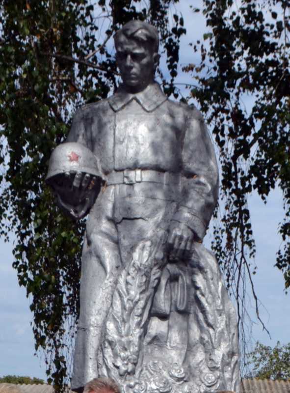Фото Ольги Лободи 13 вересня 2018 р. з сайту commons.wikimedia.org Братська… Братська могила радянських воїнів