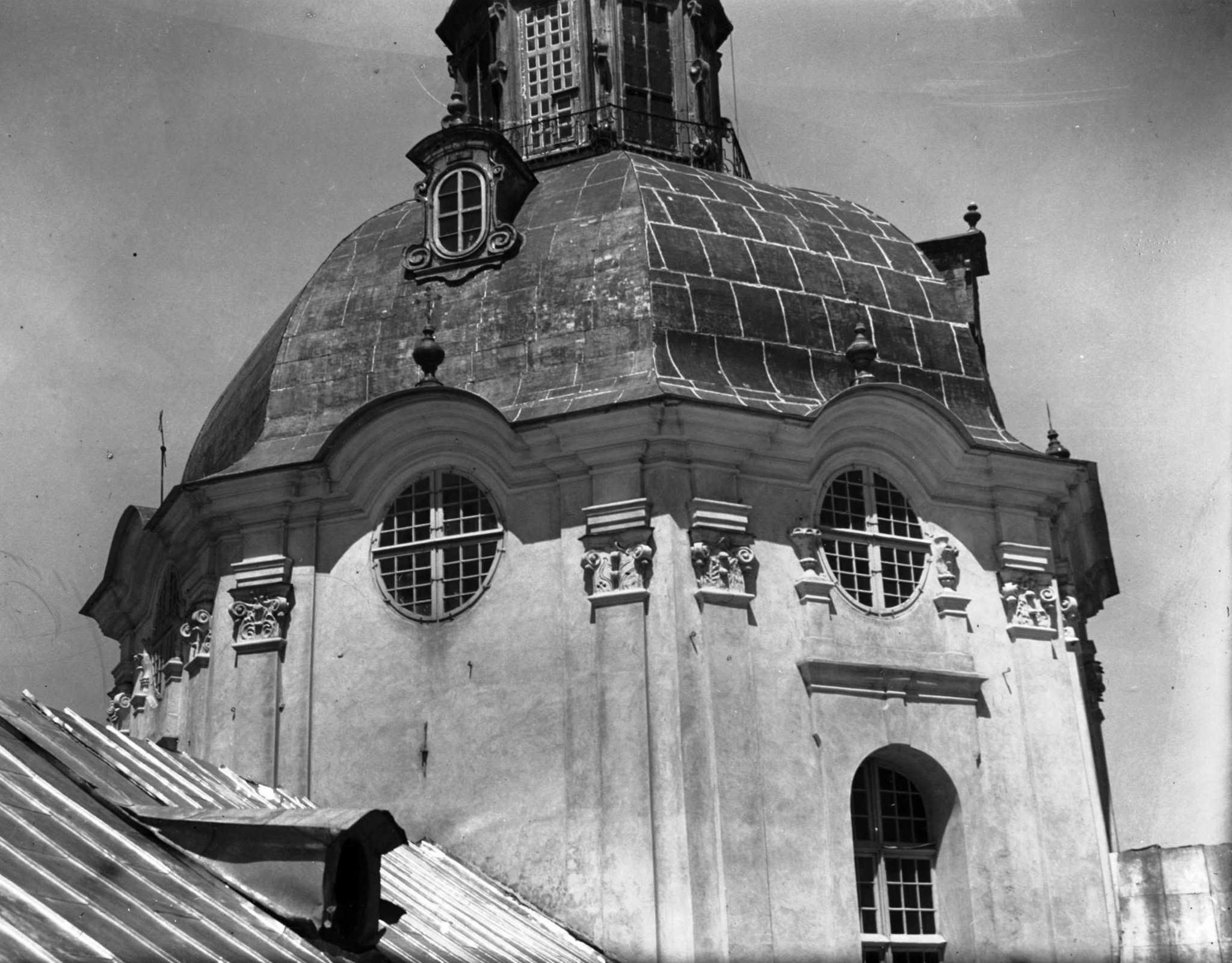 1937 р. Купол