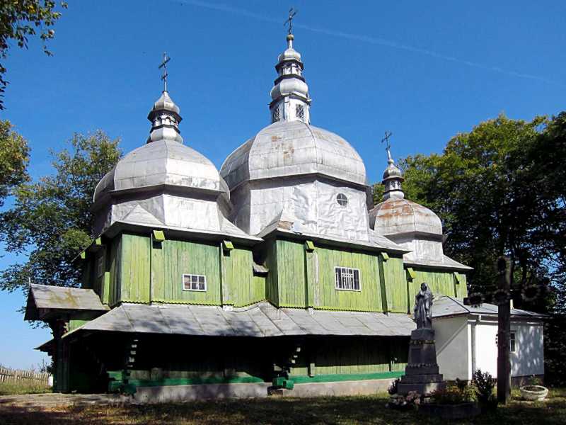 Фото 1 вересня 2020 р. з сайту commons.wikimedia.org Дерев’яна церква… Церква св. Іоана Богослова