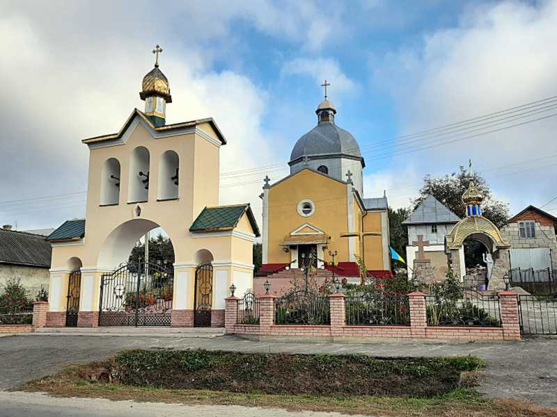 Фото Петра Грушка 6 жовтня 2023 р. з сайту commons.wikimedia.org Церква: в… Церква св. Дмитра