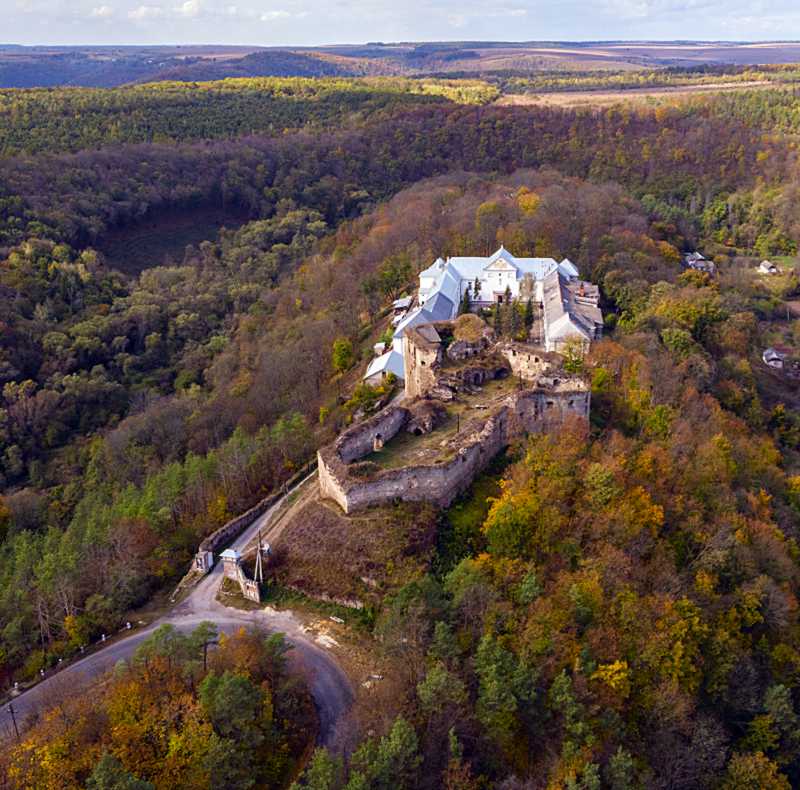 Вигляд зі сходу. Аерофото Романа Бречка 10 жовтня 2019 р. з сайту… Замок