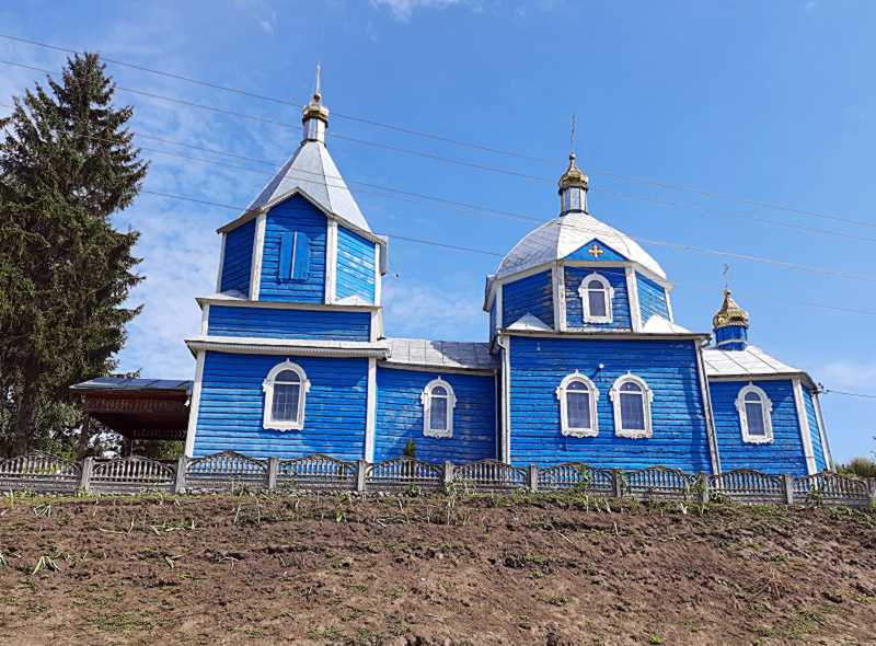 Фото Петра Грушка 10 серпня 2023 р. з сайту uk.wikipedia.org Дерев’яна церква… Церква Воздвиження