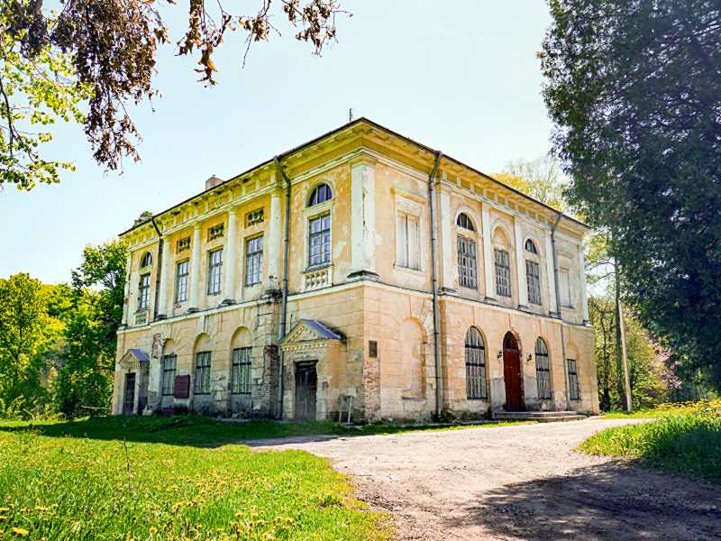 Фото 9 травня 2019 р. з сайту commons.wikimedia.org Мисливський палац 18 ст.… Палац
