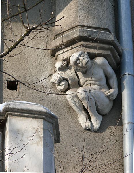 Антропоморфна консоль