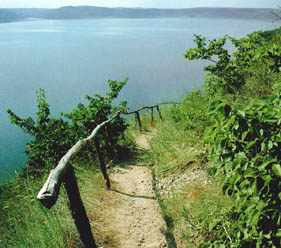 [2004 р.] Стежка до монастиря