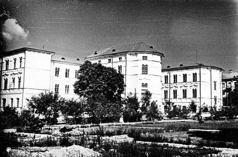 1960-і рр. Загальний вигляд з боку двора