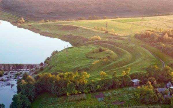 Аерофото зі сторінки «Летичівщина Туристична» facebook.com, опубліковане 16… Городище літописного міста Кудина