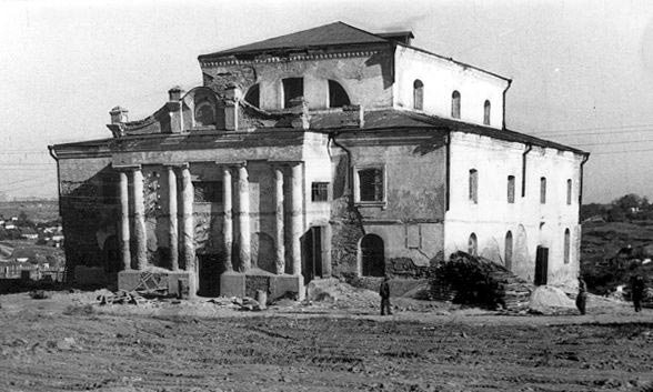 Збереглася до нашого часу на території заводу Мегомметр на ділянці по вул.… Старобазарна синагога (№ 49)