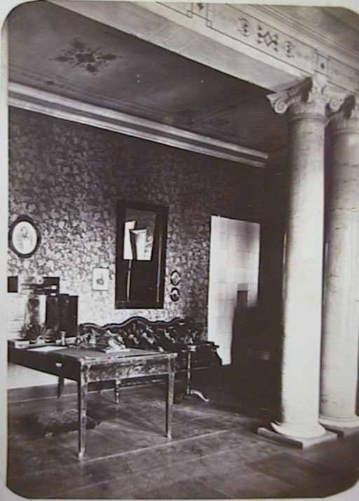 Куточок кабінету в палаці Тарновських