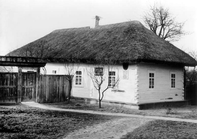 Розміщення:. Загальний опис:. Історична довідка, відомості про дослідження:.… Меморіальний будинок О.П. Довженка