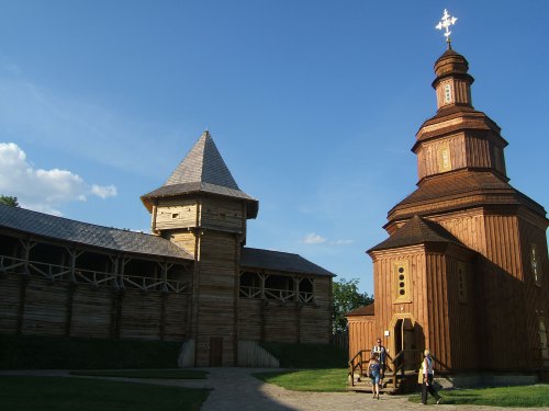 2009 р. Башта, стіна і церква. Вигляд…