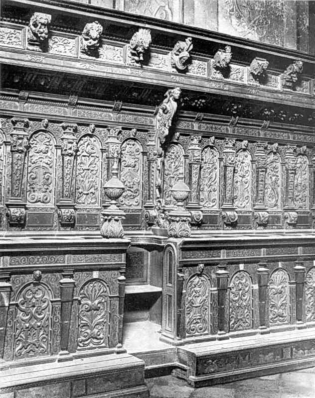 Видатним зразком різьблення на дереві є місця для почесних парафіян у… Лави