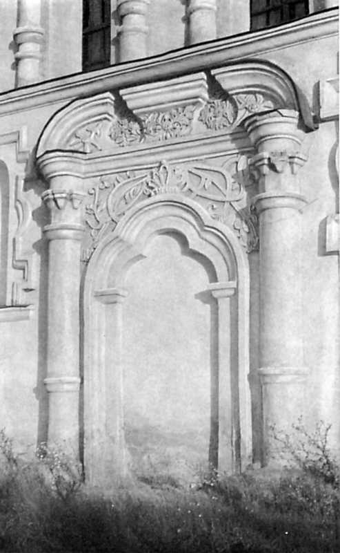 Портал Воздвиженського собору в Полтаві