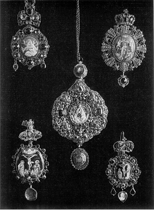 Золоті панагії з фініфтевими медальйонами. XVIII ст. Києво-Печерський… Панагії, 18 ст.