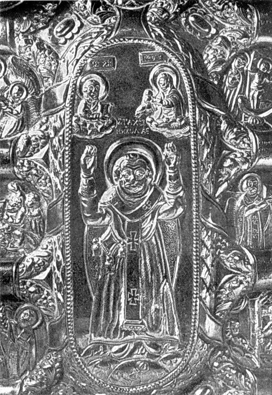 Нижня дошка, центральний медальйон