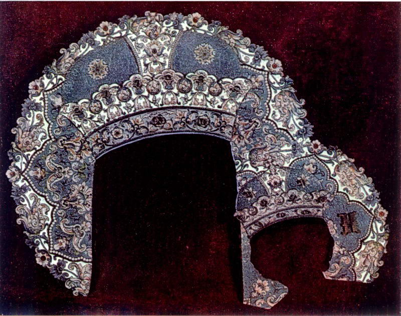 Частіше за чернь вживалась на Україні емаль, яка відома вже в стародавній… Шата на ікону богородиці. Фрагмент