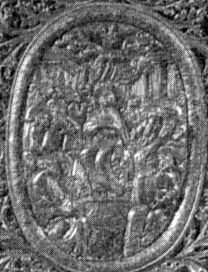 Нижня дошка, центральний медальйон