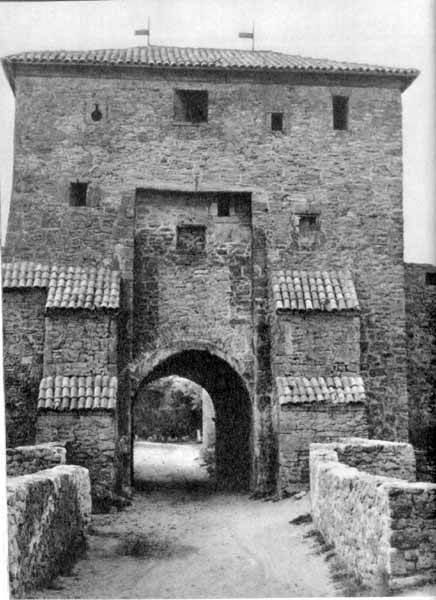 Надбрамна башта