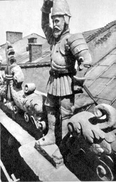 Скульптура на аттіку