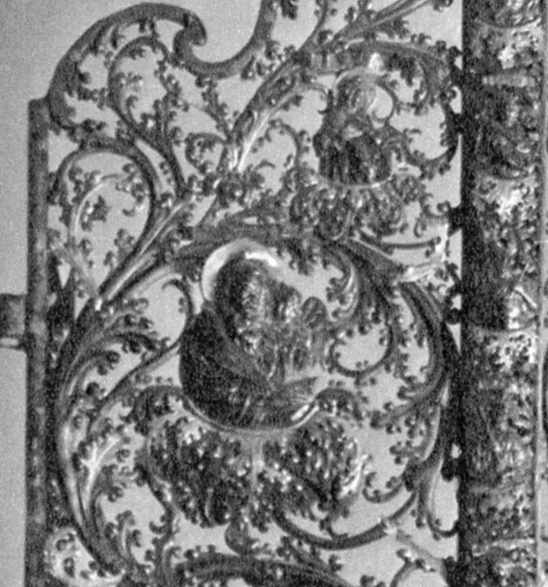 Лівий верхній медальйон