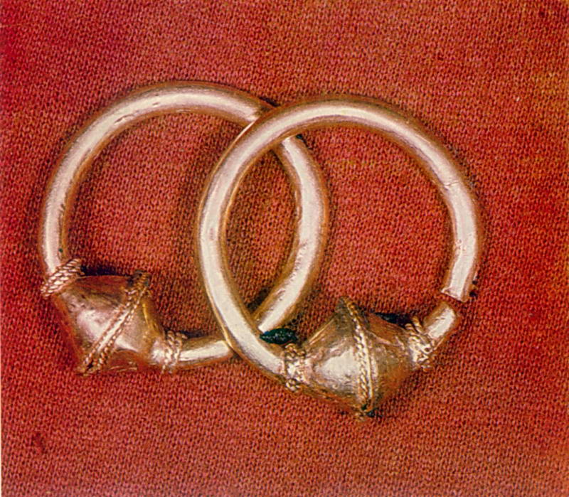 Серьги. IX – XI вв. Серебро. Длина от 3,2 до 4 см. Тиверское городище… Сережки