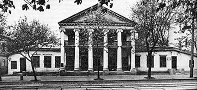 Головний фасад