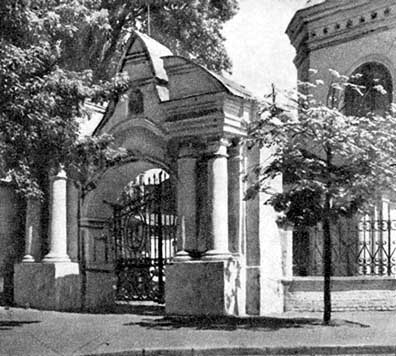 Загальний вигляд брами з південного…