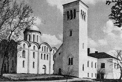 Будинок із дзвіницею