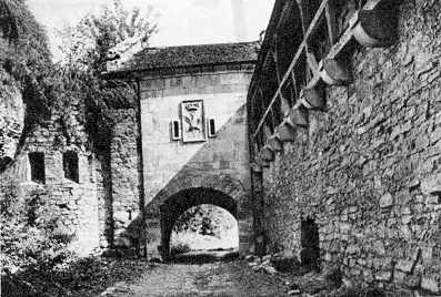 Надбрамна башта з півбаштою. Вигляд з…