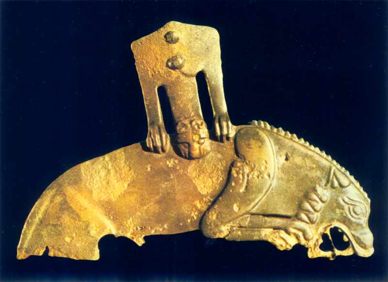 Бронза. Довжина 19.5 см. Семибратні кургани, курган № 4. Розкопки… Пластина зі сценою терзання